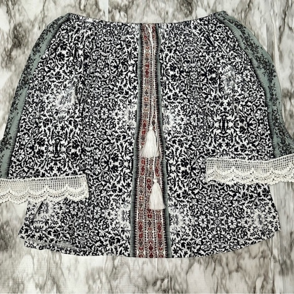 Peter Nygard Lovely Floral Patterned Peasant Shirt Blouse Boho Chic Witchy Wicca
